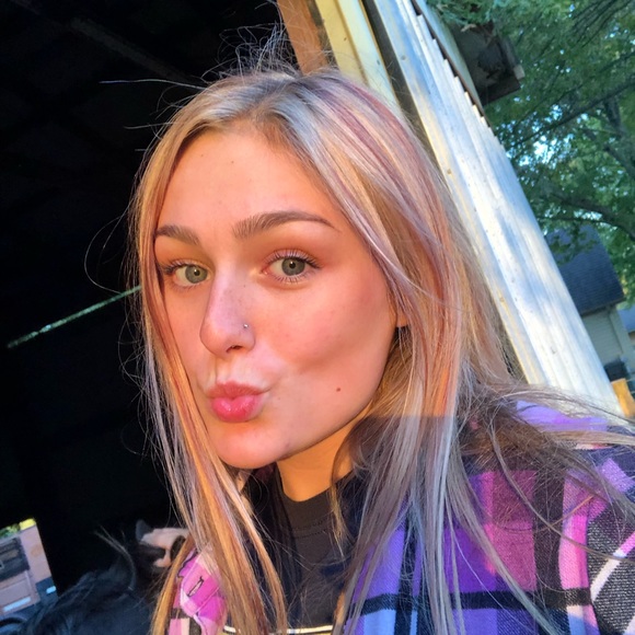 Meet your Posher, Lily - Picture 1 of 1